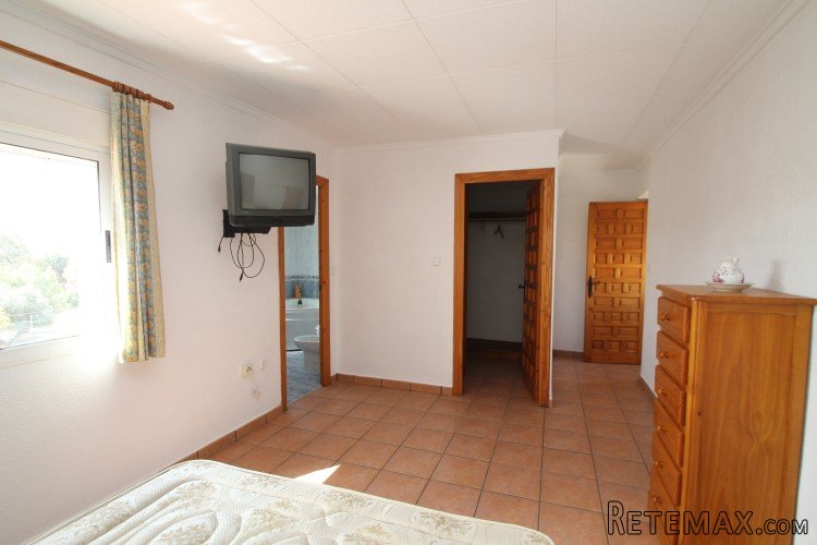 Beautiful villa in a quiet street and with a just 500m walk.. - 6