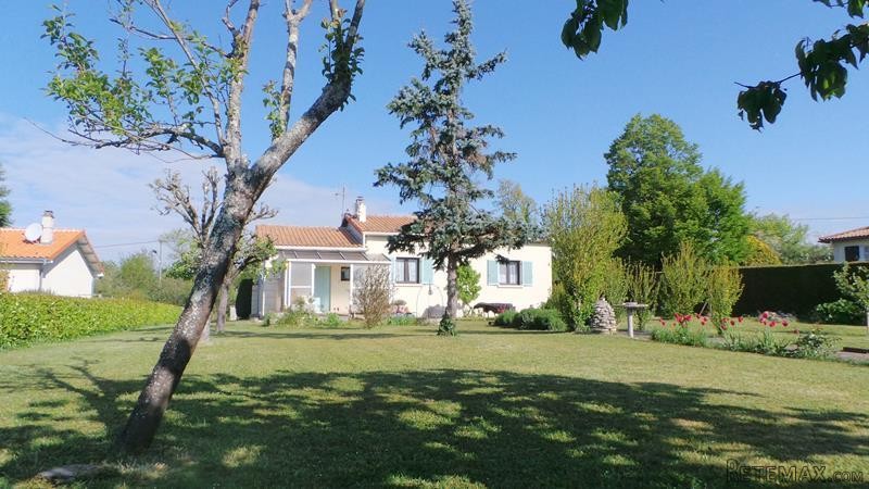 2-Bedroom Bungalow With Pretty Garden..