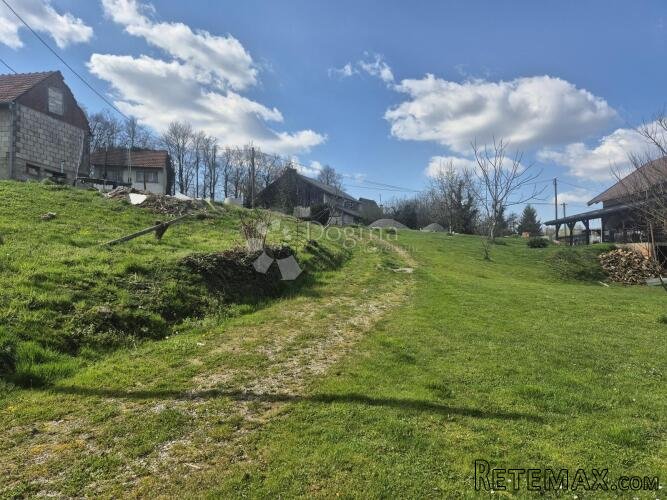 Kuća na 2.420m² građevinskog zemljišta nadomak Slovenije! - 2