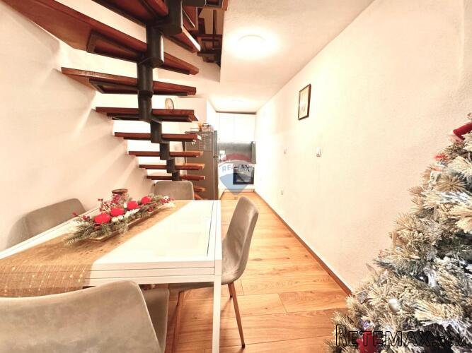 Novi Vinodolski- kuća u centru grada, 200m od mora - 2