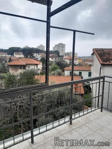 Pula Veruda. Prodaje se stan u kući na 1. katu – atraktivna..