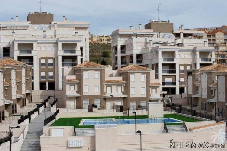 Townhouse with 3 bedrooms and 1 bathroom just 200 meters.. - 3