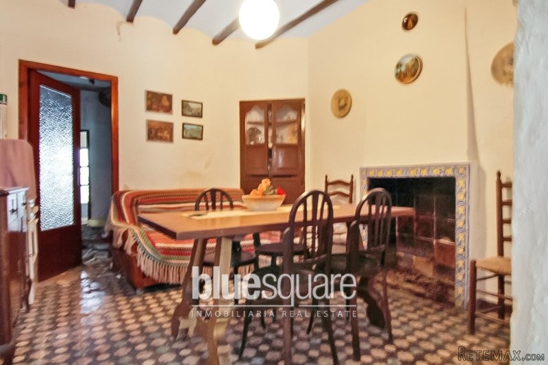4-Bedroom village house in need of.. - 2