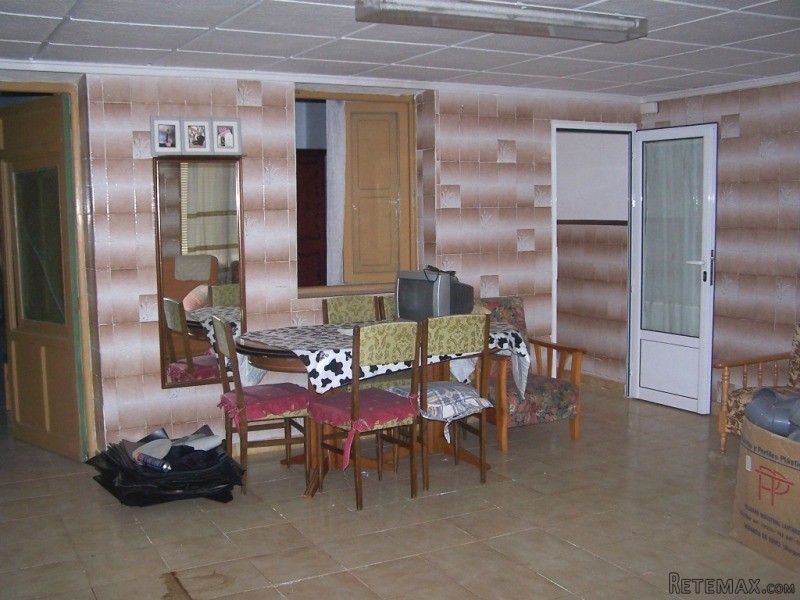 RS123, Village townhouse in Los..