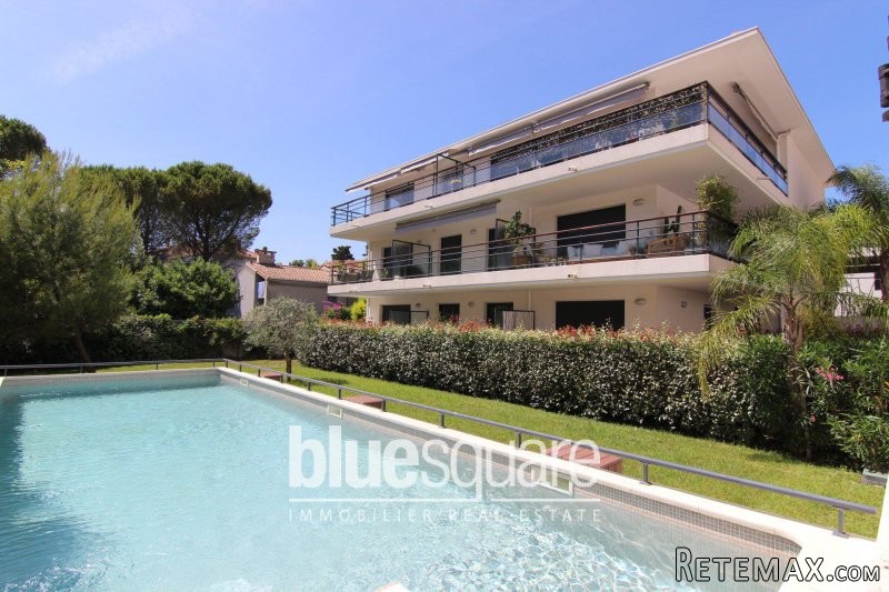 3 bedroom recent apartment with pool..