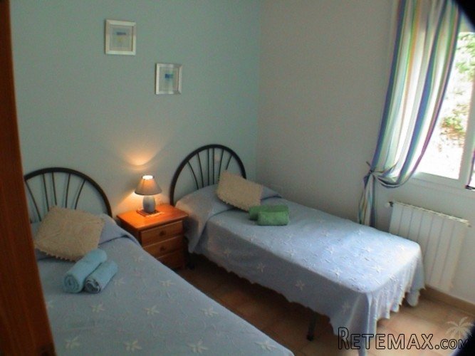 A beautifully presented detached villa boasting spectacular.. - 8