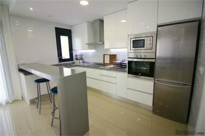 3 bedroom detached house for sale - 2