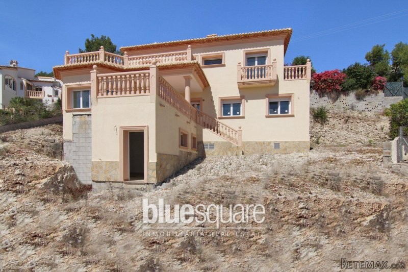 Detached villa with beautiful sea views