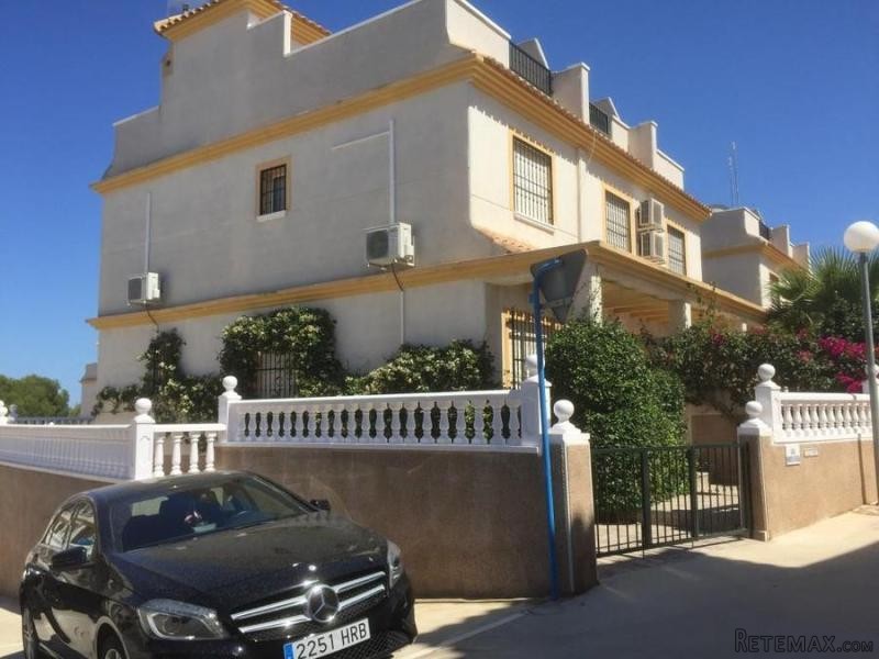 2 Bedrooms - Villa - Alicante - For Sale