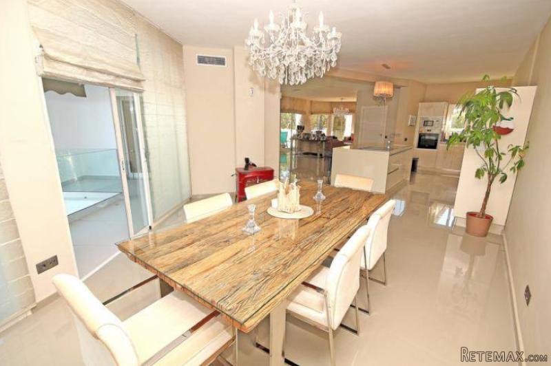 4 bedroom detached house for sale - 2