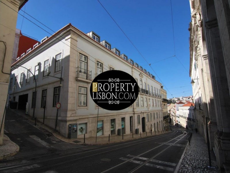 Furnished 2-bedroom penthouse in..