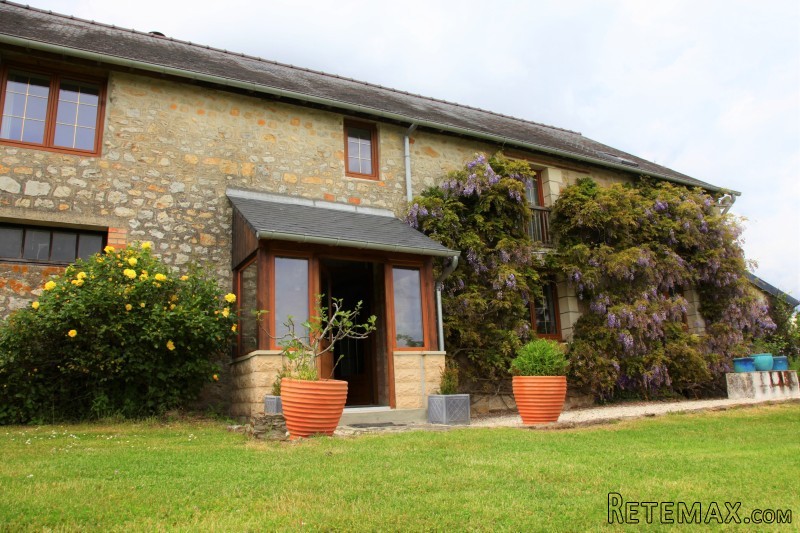 Lassay-Les-Chateaux
