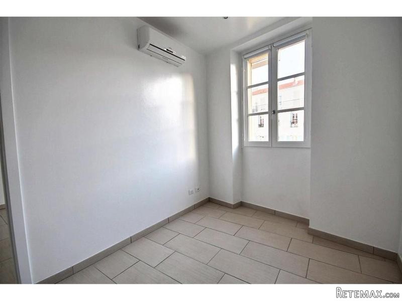 Bright And Airy Modern Apartment In..