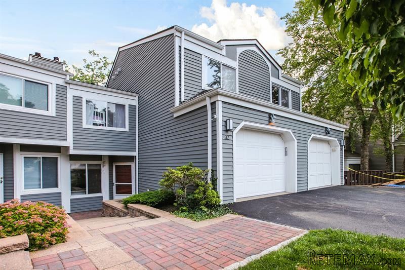 3 bedroom House For Sale: 32 Top Of The..