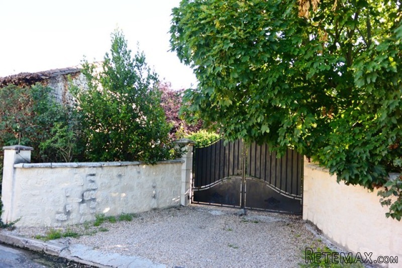 A Pretty Stone Built 4 Bedroom Property.. - 2