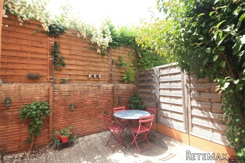 Superb Art Deco Town House With Patio..