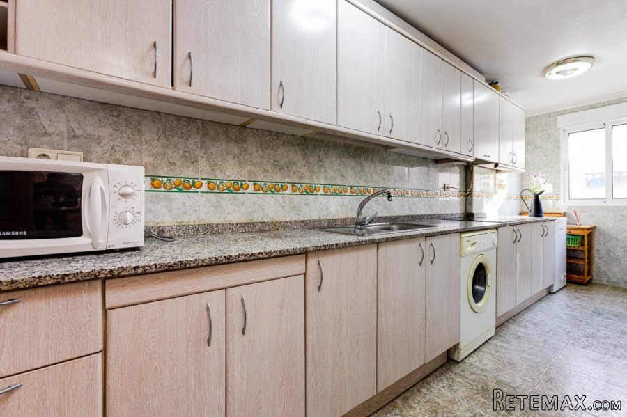 Apartamento a tan sólo 500 metros de la Playa del Cura.. - 4