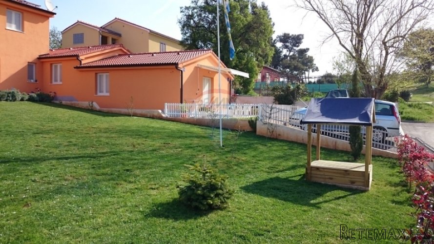 ISTRA, PULA, SAMOSTOJEĆA KUĆA I DVA APARTMANA - 2