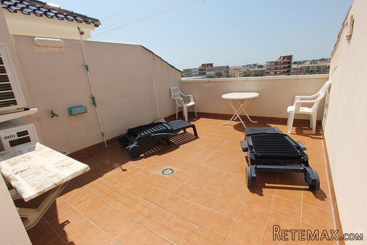 This modern duplex apartment can be found in bustling.. - 8