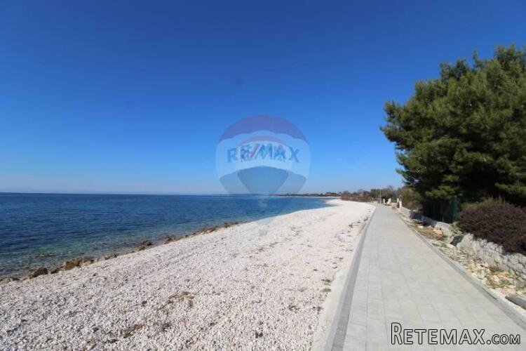 Istra, Fažana, građevinsko zemljište 250m od mora