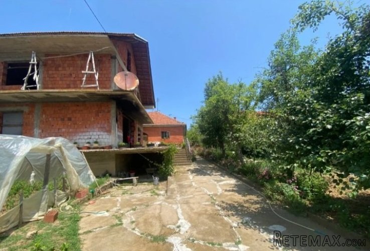 Prodajem seosko domacinstvo sa okolnim placem - 2