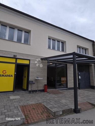Topusko uži centar poslovni prostor odlična lokacija i inves