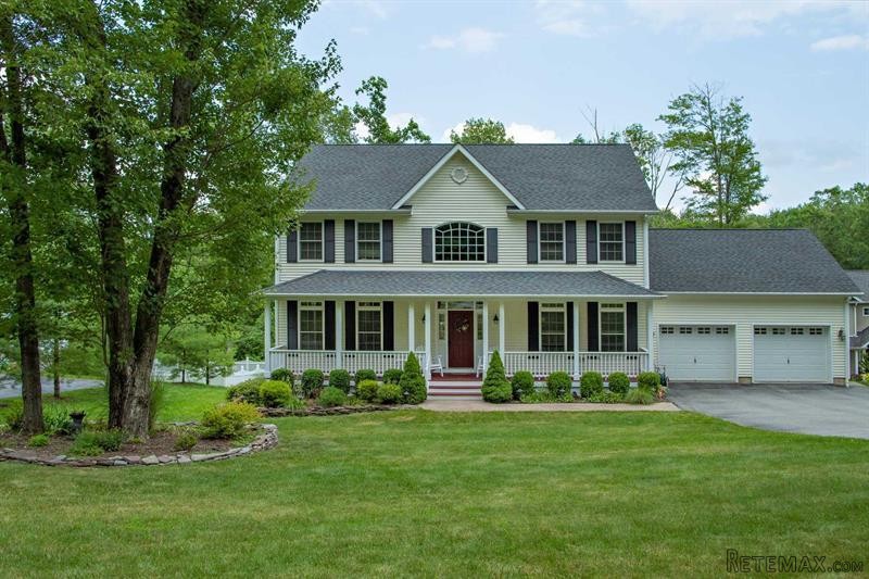 5 bedroom House For Sale: 12 Chestnut..