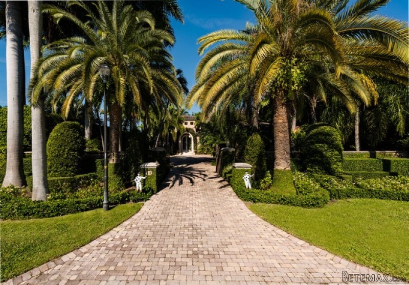 6 bedroom House For Sale: 58 La Gorce.. - 2