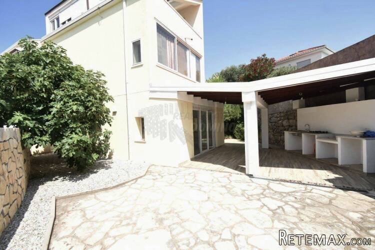 Apartman u gradu Krku s prekrasnom okućnicom! - 2
