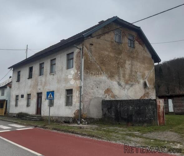 Kuća za adaptaciju u Drežnici sa 8 stanova - 3