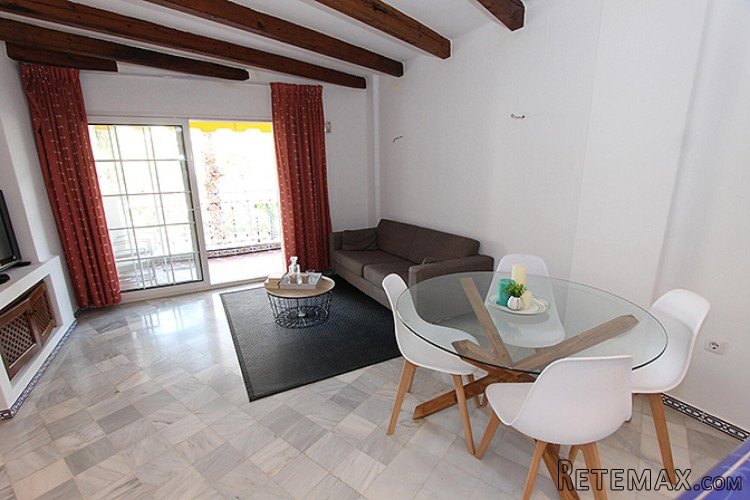 This traditional apartment is located in bustling.. - 3
