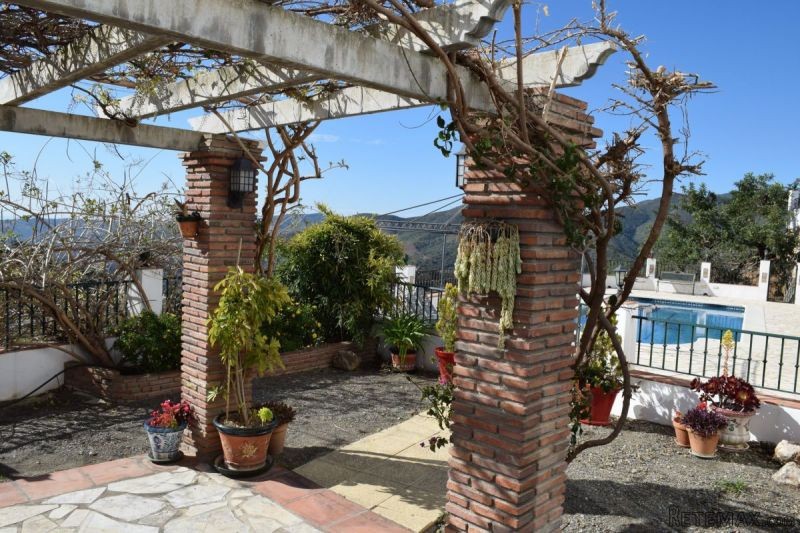 Villa for Sale in Comares 595.000.. - 2