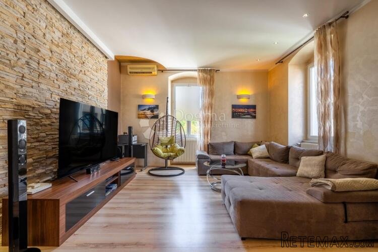 Centar – 108 m², moderan 3S+DB s parkingom