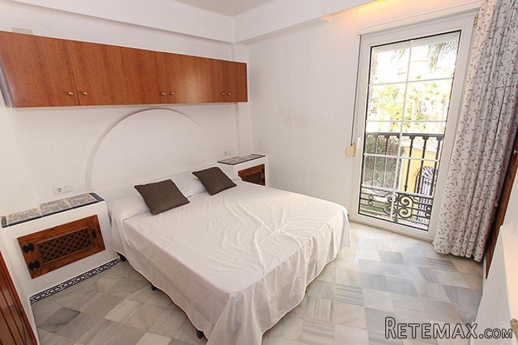 This traditional apartment is located in bustling.. - 5