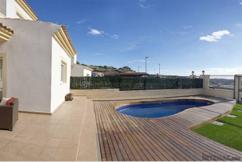 3 Bedroom 3 Bathroom Villa In El..