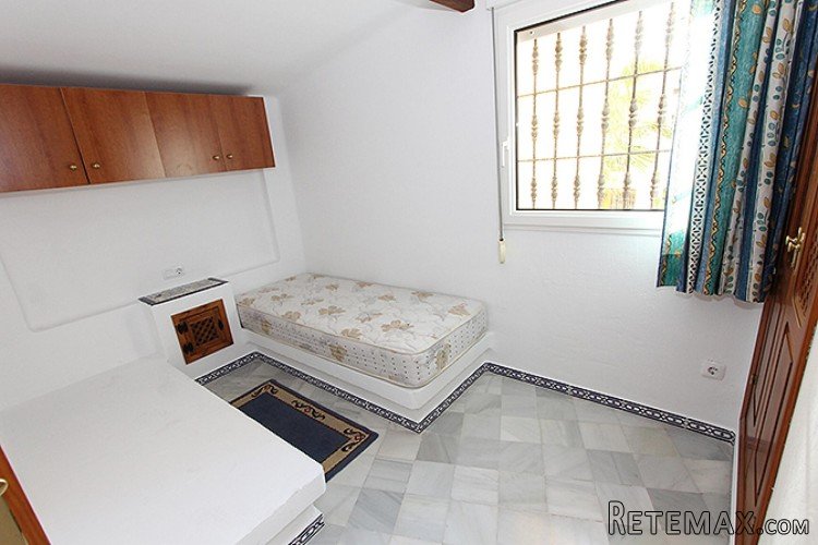 This traditional apartment is located in bustling.. - 6