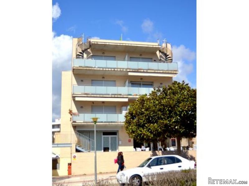 Impeccable Nearly New Apartment In..