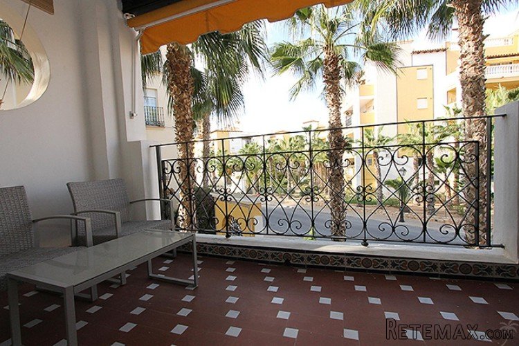 This traditional apartment is located in bustling.. - 7