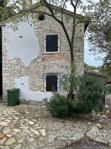Istra,Kaštel-Buje,šarmantna kamena kuća u velikoj zelenoj oa