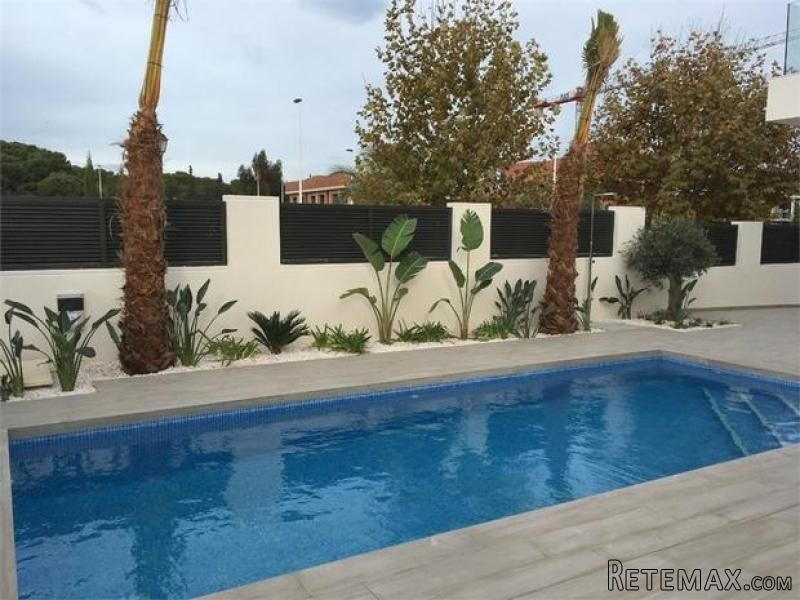 3 bedroom detached house for sale - 2