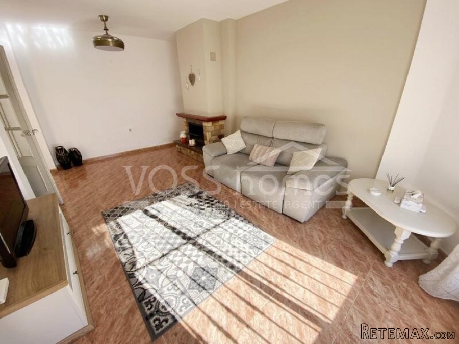 EXCLUSIVE LISTING TO VOSS HOMES - Large, bright & airey.. - 12