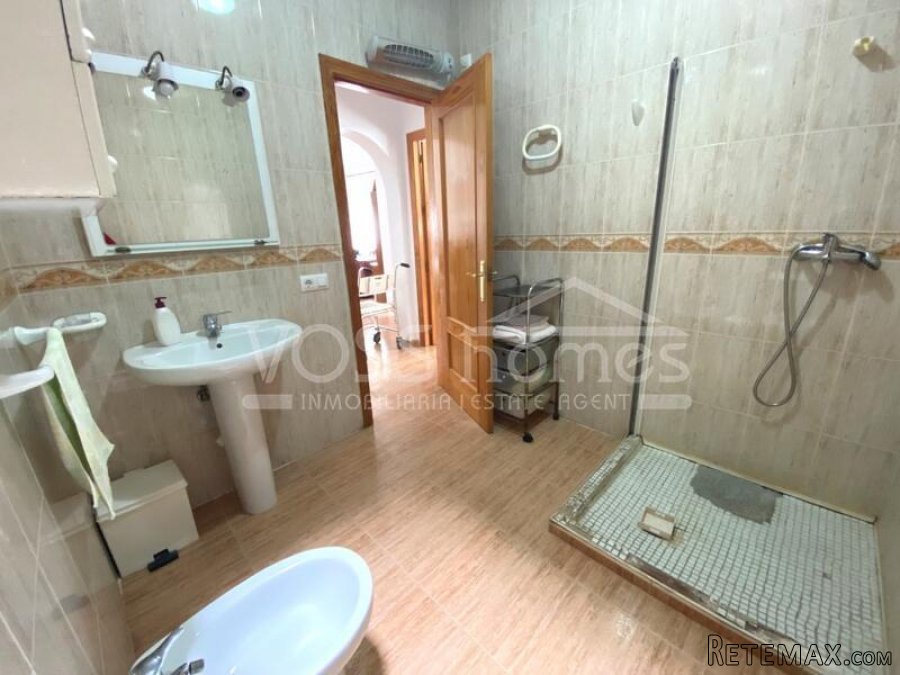 NEW TO VOSS HOMES - A spacious, single storey, light &.. - 12