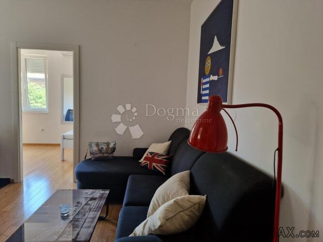 Potok, mladenački stan u Art kvartu - 2