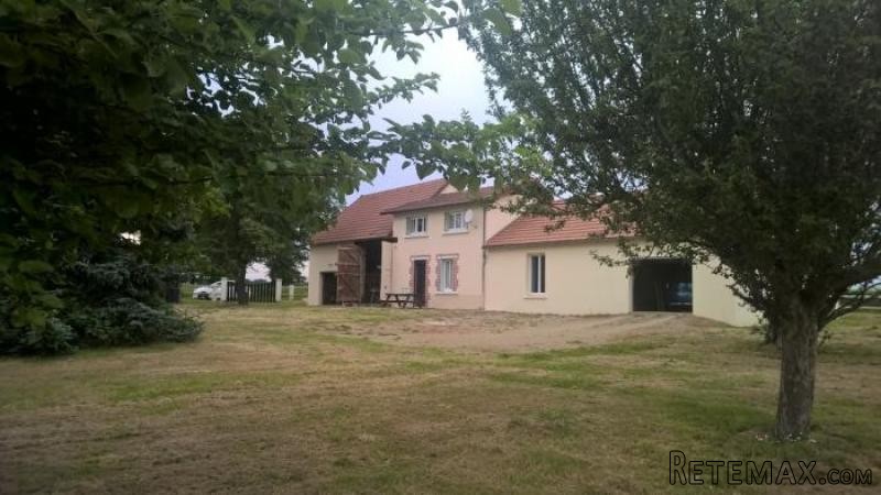 With 6289 m2 little farm ready for..