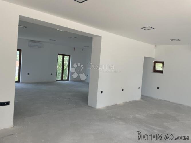 Odličan poslovni prostor u centru Viškova - 3