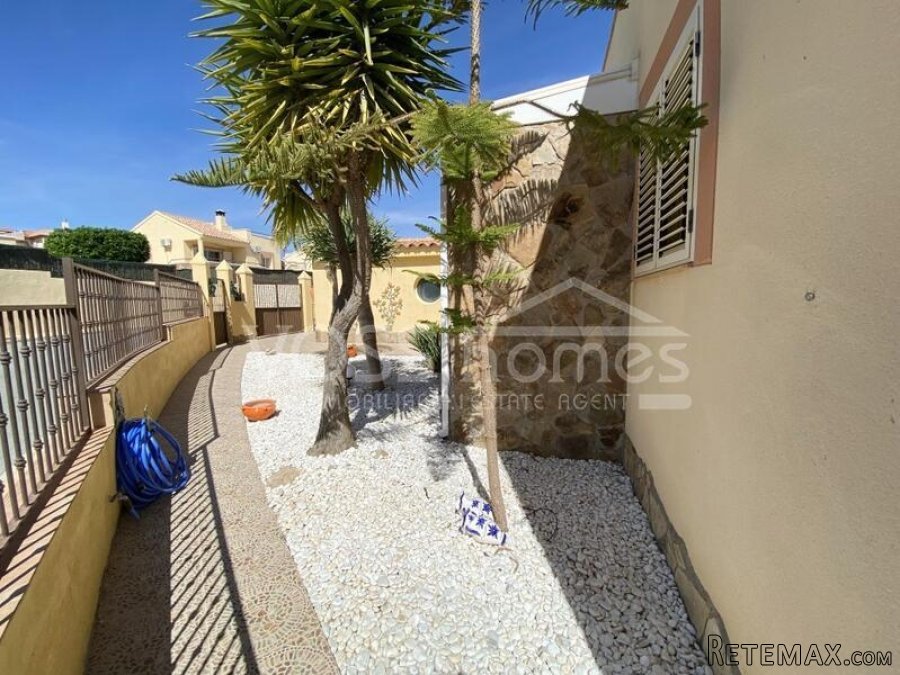 NEW & EXCLUSIVE LISTING TO VOSS HOMES - A stunning.. - 14