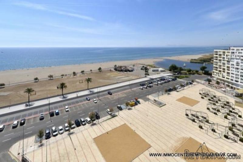 EMPURIABRAVA: Nice studio-cabin on the..