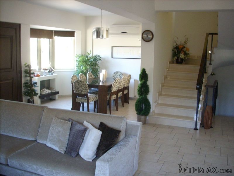 Excellent Corner 4 bedroom detached..