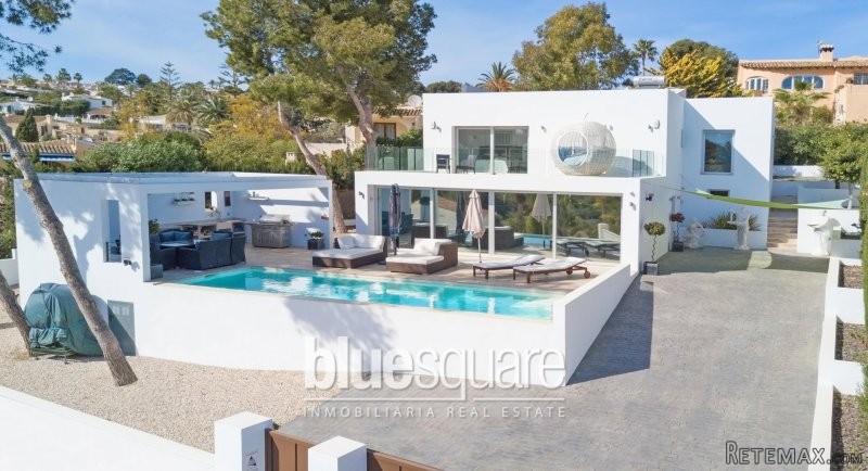 Stunning, new villa with sea view in..