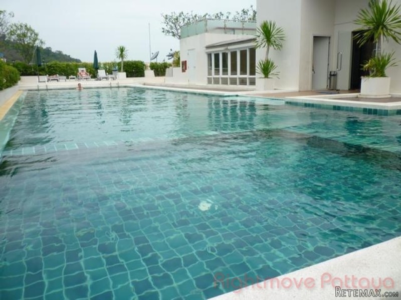 2 Bedroom Condo for sale in Pratumnak -..